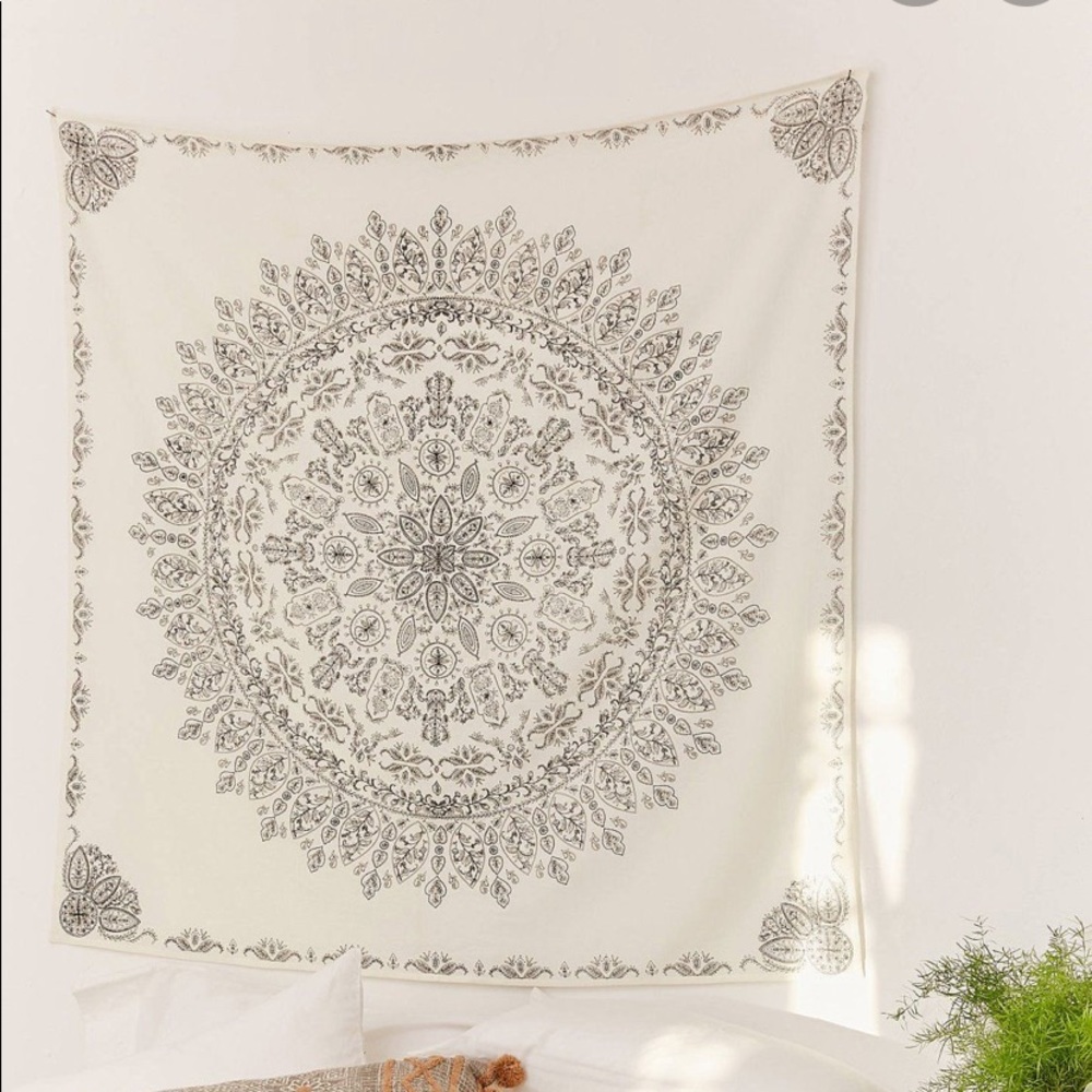 URBAN OUTFITTERS TAPESTRY